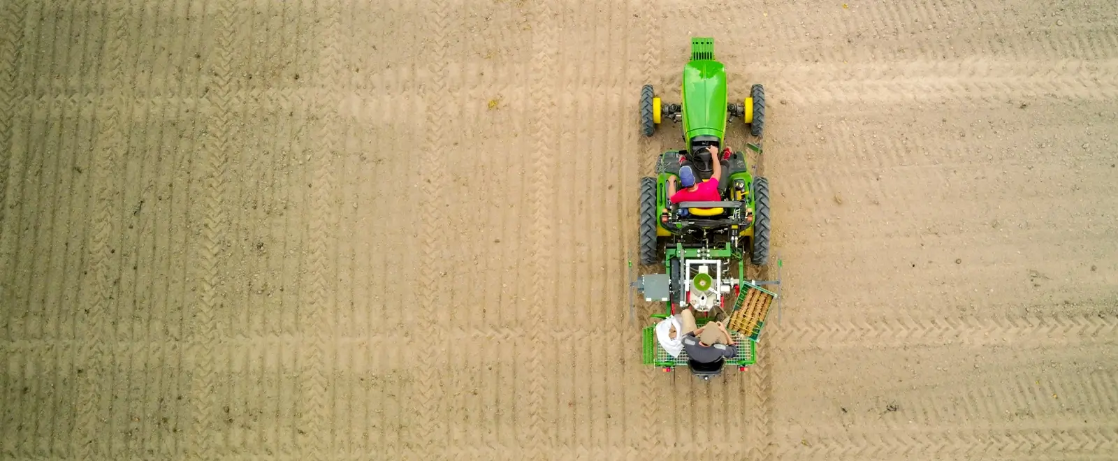 ZÜRN D62 Seeder auf dem Feld Drohnenaufnahme