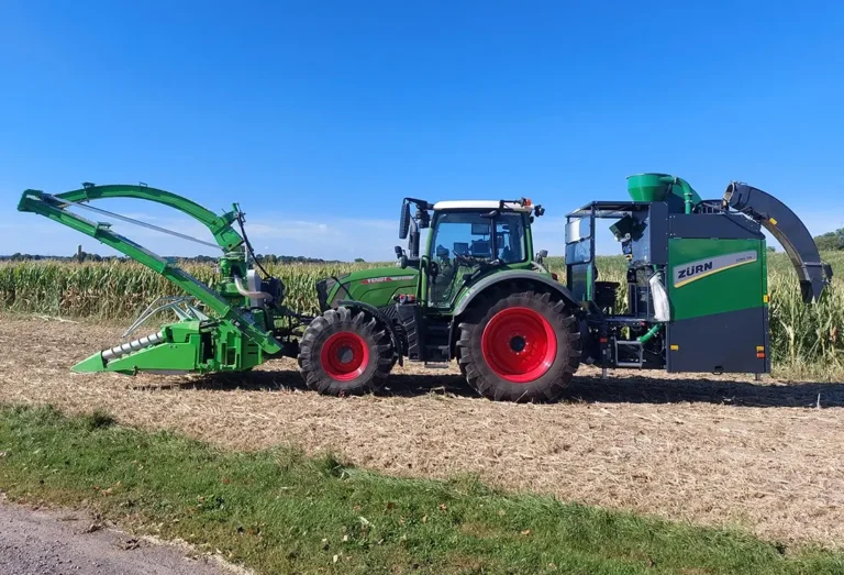 ZÜRN 700 Probenehmer mit Häcksler auf dem trockenen Feld