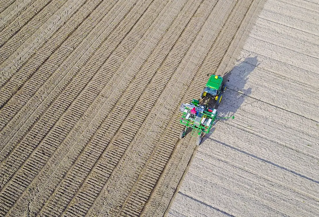 ZÜRN D96 auf dem Feld, Drohnenaufnahme