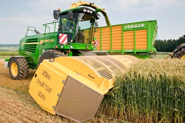 Direktschneidwerk Profi Cut auf dem Feld