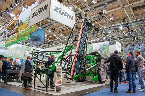 Zürn präsentiert Neuheiten auf der Agritechnica, Standsicht von der Seite