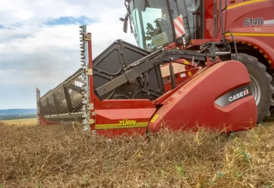 Raps Compact Seitentrenner rot bei der Erbsenernte