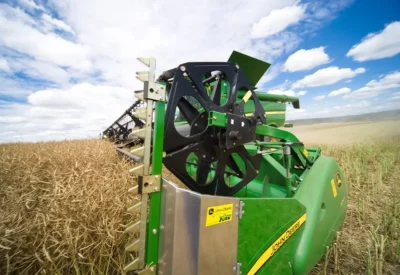 Raps Profi Deere Seitenmesser auf Feld